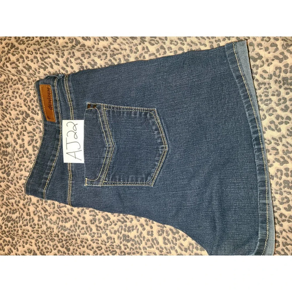 Denizen by Levi's Cuff Shorts 18 Blue Denim Regular Fit 5-Pockets (AJ22) - Picture 8 of 8